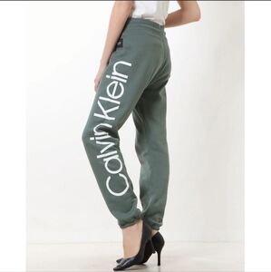 Calvin Klein Size XL Green Sweatpants